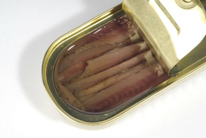 El aceite de las anchoas aporta sabor y potencia a tus recetas. Foto: Agefotostock
