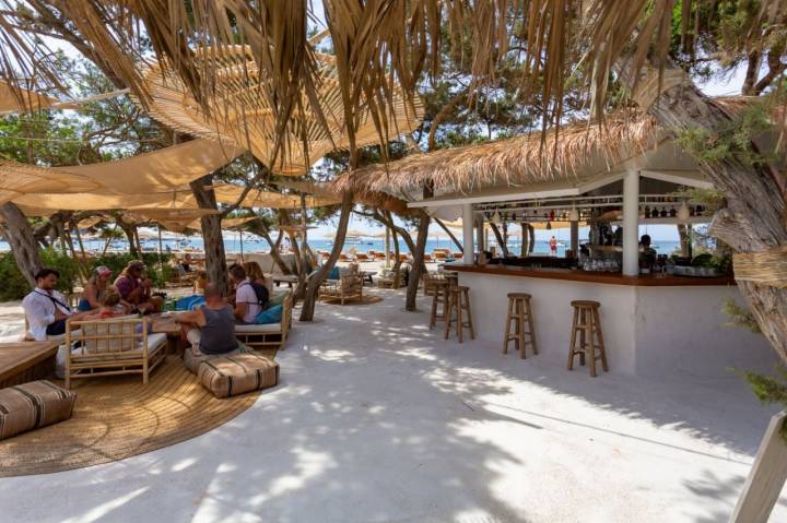 Chiringuito 'Casa Jondal' (Ibiza): clientes junto al chiringuito