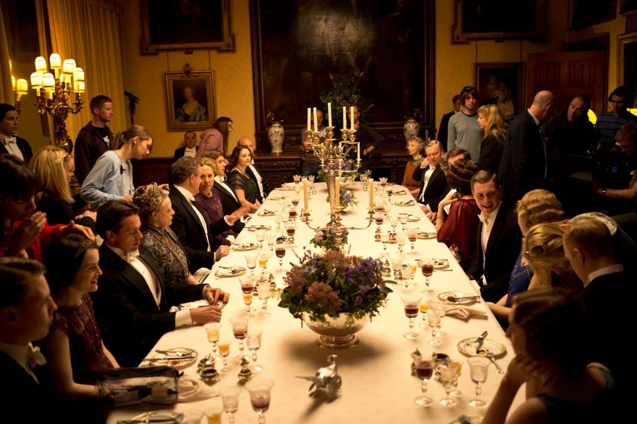Organizar una cena y sesión de té al estilo Downton Abbey: escena de grabación de la serie