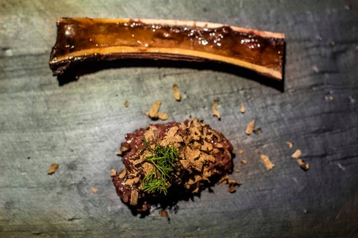 'Steak tartar' de gamo al estilo nórdico con 'tuber uncinatum'.