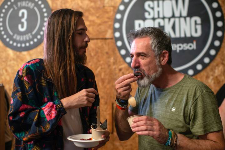 Un festival único: el cartel musical y gastronómico están a la par en PortAmérica. Carlos Sadness y Pepe Solla en el 'Showrocking Guía Repsol'.