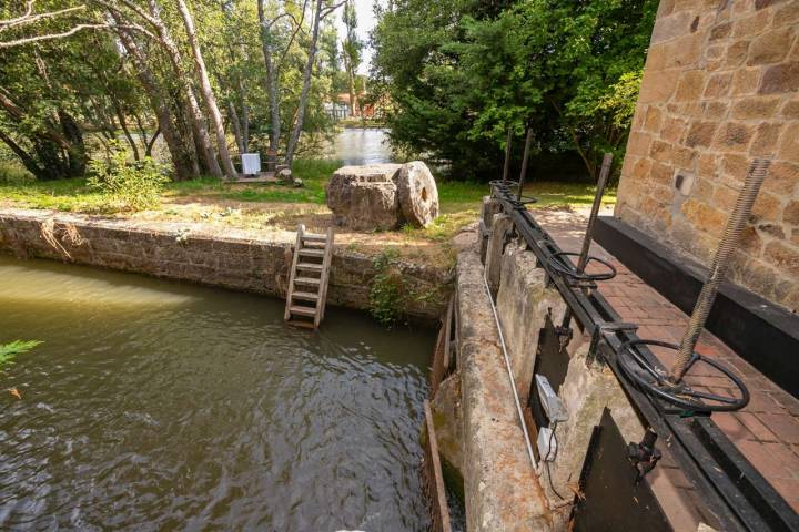 Las esclusas del antiguo molino de El Peral.