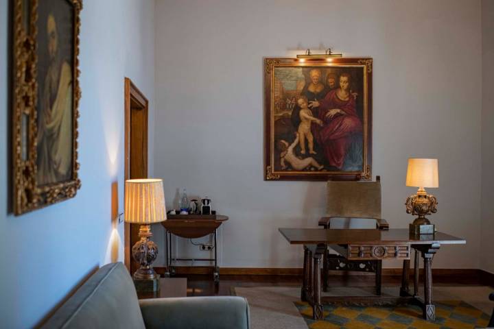 Sala de la habitación que ocupaban las autoridades como Franco o los Reyes.