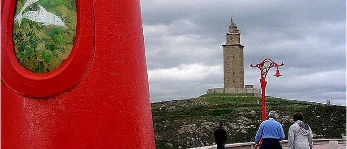 Las características farolas del paseo marítimo de A Coruña / Flickr José Luis Cernadas Iglesias.