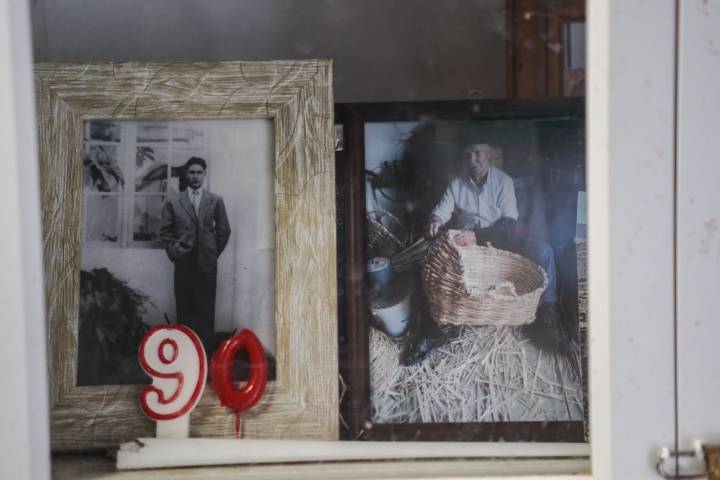 Dos fotos de Eulogio Concepción: Una con 18 años y otra con 90.