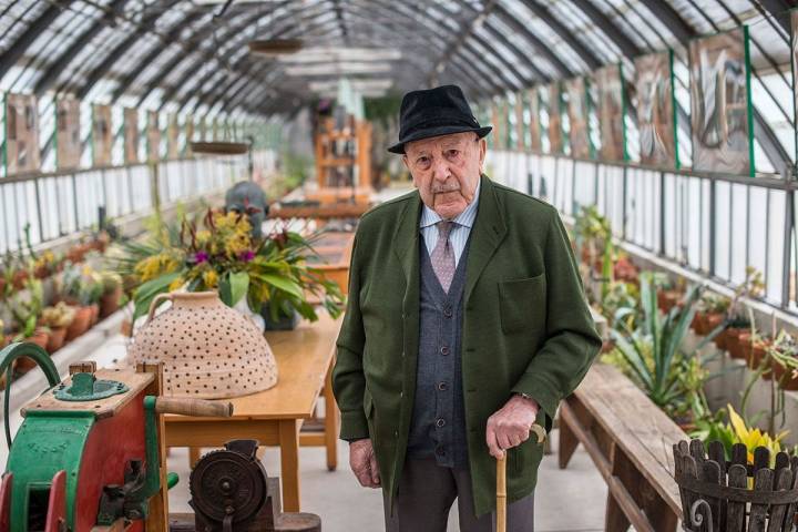 Don Carlos Sala, en diciembre, 100 años. Nació jardinero, se crió en un vivero y adora El Retiro.