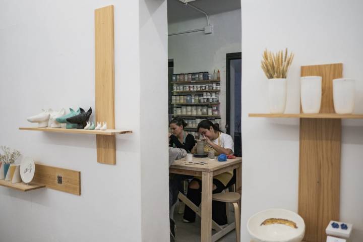 Estamos en uno de los talleres de cerámica de autor de referencia en Madrid. 