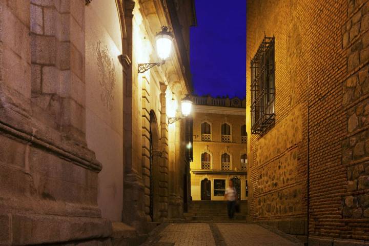 Rutas nocturnas de misterio en Toledo.