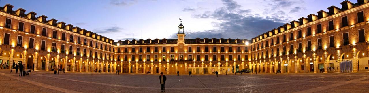 Las plazas mayores más bonitas de España