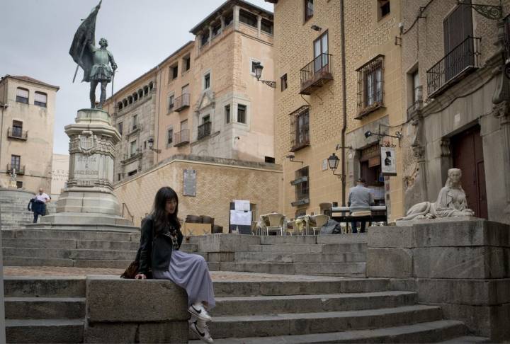 El aire italiano de la Plaza de las Sirenas, en Segovia, fascina a los visitantes. Foto: Alfredo Cáliz.