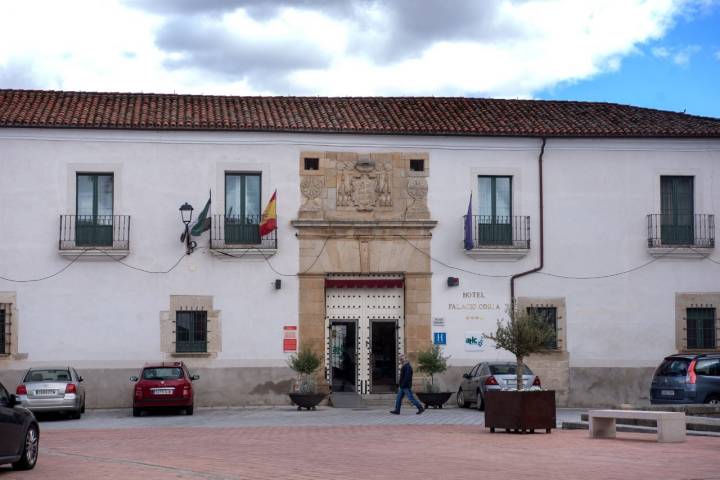 La fachada del Palacio de Coria, hoy convertido en hotel de 4 estrellas. Foto: Antonio Karpint.