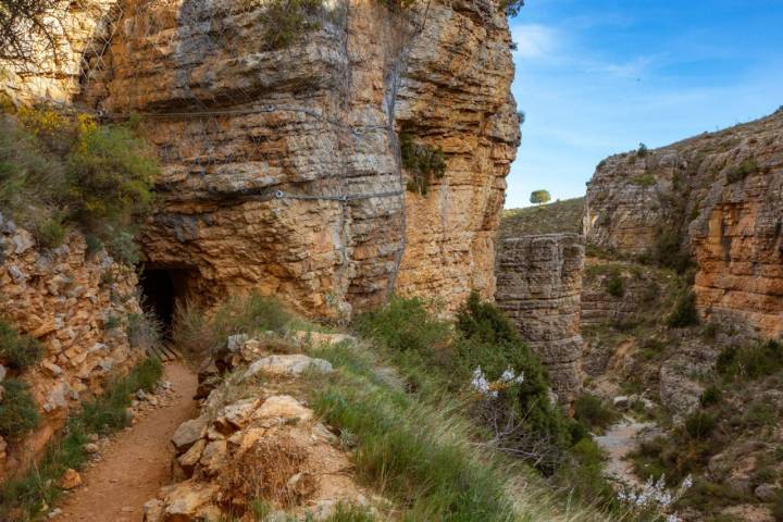 Paisaje rocoso del acueducto de Albarracín a Gea