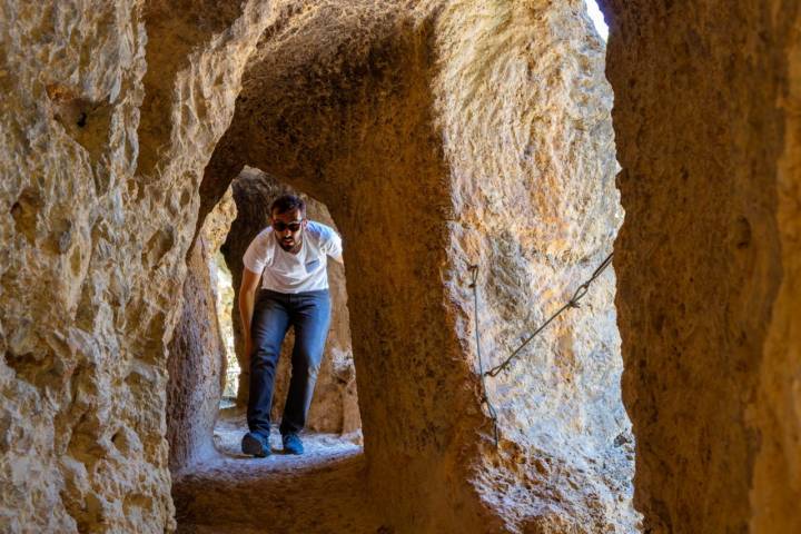 Interior del acueducto romano entre Albarracín y Gea