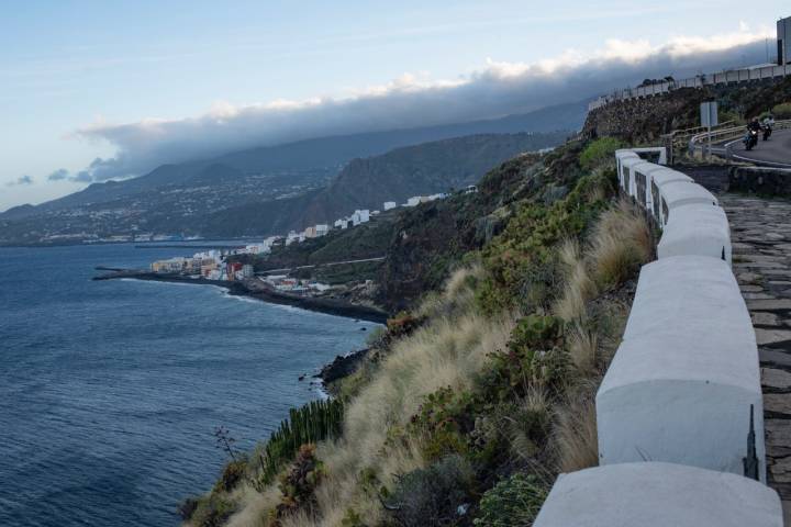 A lo lejos, Santa Cruz de La Palma.