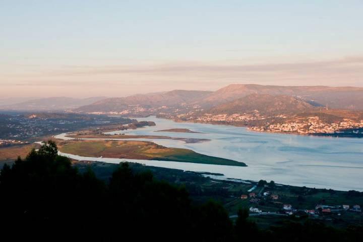 La desembocadura del río Miño, el Océano Atlántico y la costa portuguesa. Foto: shutterstock.com