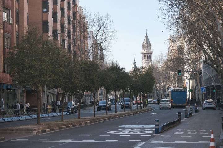 El campanille de la Basílica, cerrado al público, desde Ciudad de Barcelona: una de las imágenes más representativas del barrio.