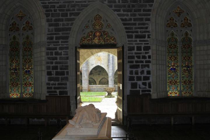 Las dimensiones de la tumba de Sancho VII el Fuerte sorprenden al visitante. Foto: Shutterstock.