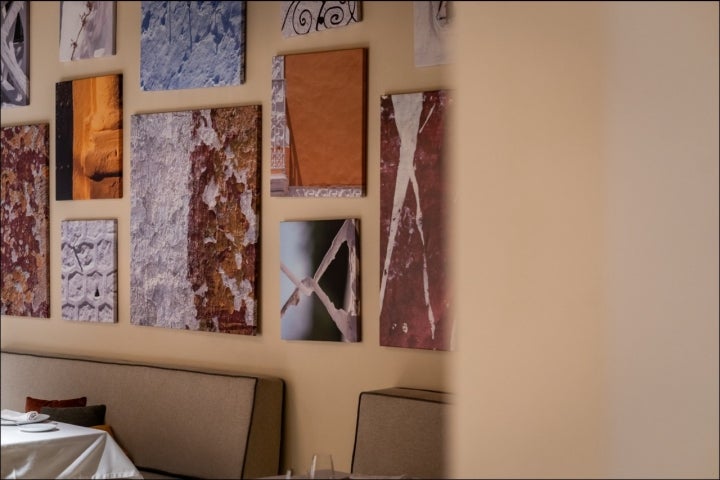 O Cal Viva exibe peças de artistas locais.