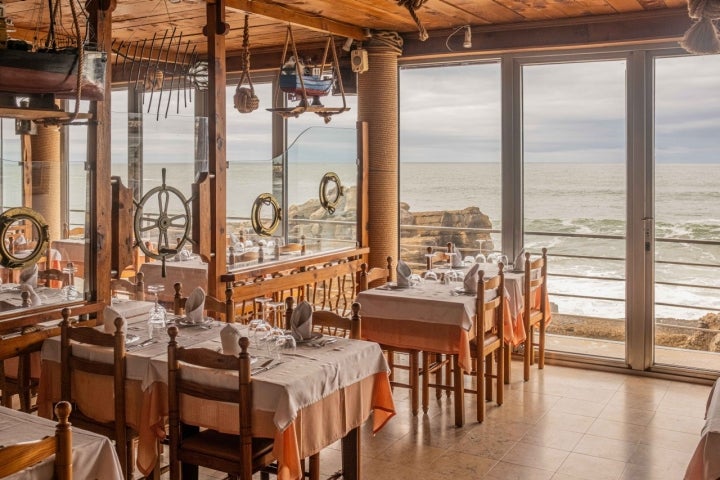 O interior da Esplanada das Furnas faz o cliente sentir-se a bordo de um barco