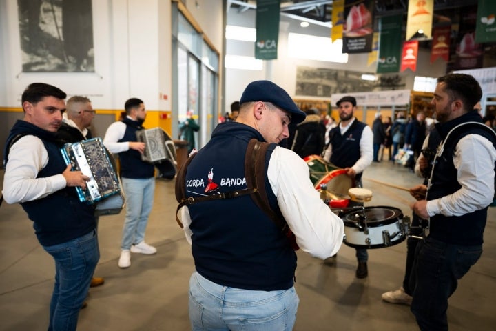 Grupo de música anima a Feira do Fumeiro de Montalegre