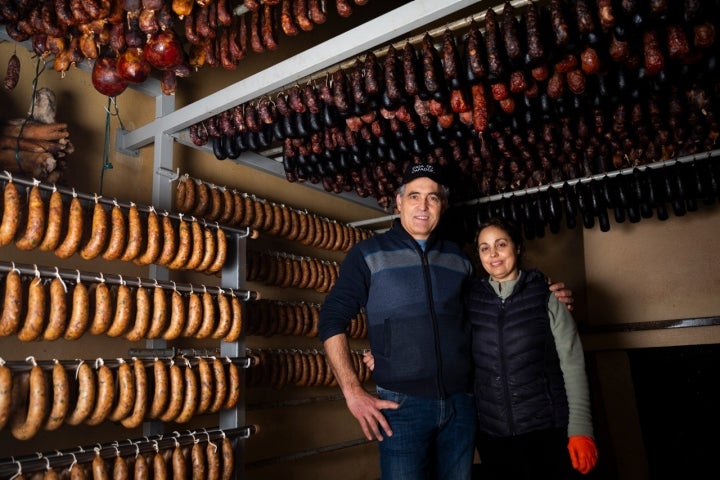Nestes produtores de Trás-os-Montes, o fumeiro passa de geração em geração 