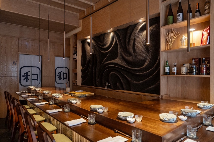 Com apenas dez lugares, o Omakase Wa só funciona por reservas e em dois turnos ao jantar