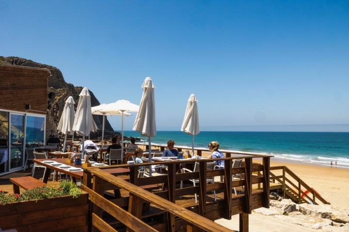 De Norte a Sul e nas ilhas: restaurantes à Beira Mar onde lavar as vistas