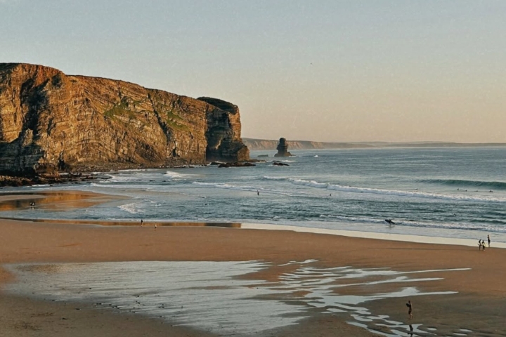 A vista deste Bar da Praia é para o areal da Arrifana (Foto: Bar da Praia)