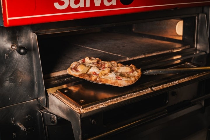 O terceiro lugar traz para Faro as pinsas romanas, uma das muitas versão da pizza italiana