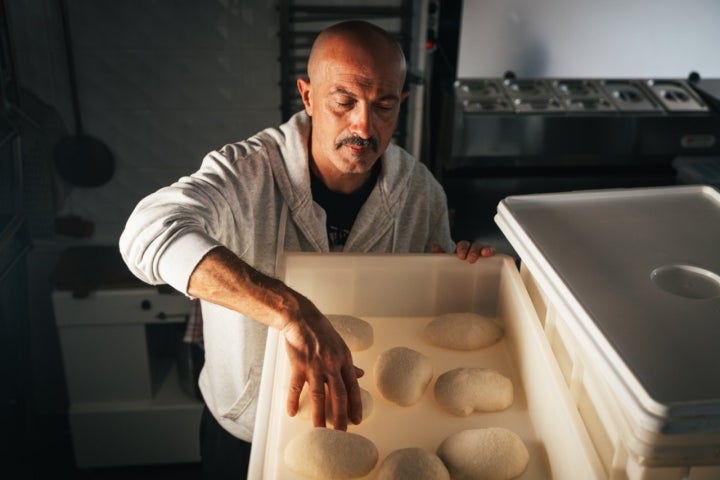 Vincenzo Lauri mudou-se para o Algarve em 2014, onde fermenta as massas de pinsa desenvolvidas por si próprio