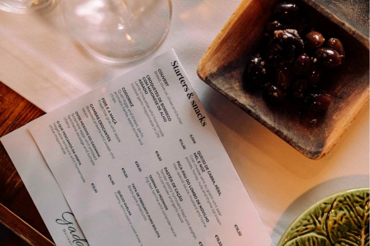 O menu da gala conta com alguns ícones da carta da Mercearia Gadanha, como o pastel de cação