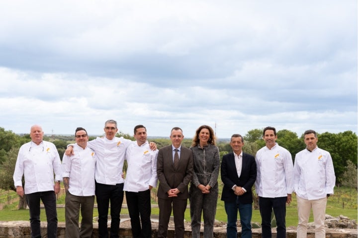 Dieter Koschina (Vila Joya, 3 Sóis Guia Repsol em 2026); Hans Neuner (Ocean, 3 Sóis Guia Repsol em 2025), Benoit Sinthon (Il Gallo D’Oro, 3 Sóis Guia Repsol em 2025), Ricardo Costa (The Yeatman, 3 Sóis Guia Repsol em 2025), José Manuel Santos, Presidente da Entidade Regional de Turismo do Alentejo e Ribatejo, María Ritter, Directora do Guia Repsol, Carlos Zorrinho, Presidente da Câmara de Évora, José Avillez (Belcanto, 3 Sóis Guia Repsol em 2025), João Oliveira (Vista 3 Sóis Guia Repsol em 2026)