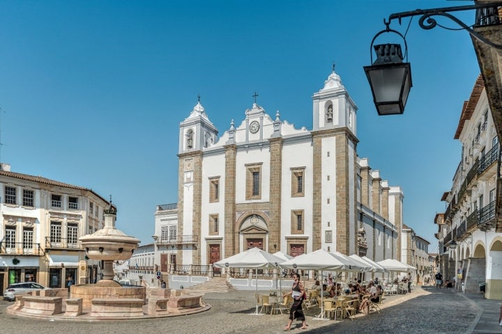 A Praça do Giraldo marca a vida da cidade de Évora (Fotografia Câmara Municipal de Évora)