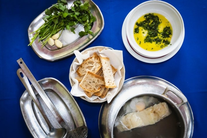 ngredientes simples, prazer máximo: assim é a açorda do Luiz da Rocha