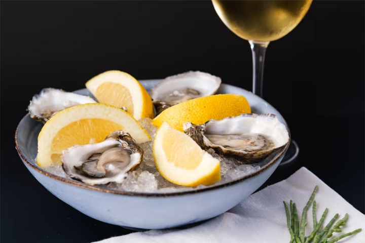 A maioria dos produtos da Santa Maria Petiscaria, em Faro, vem da Ria Formosa