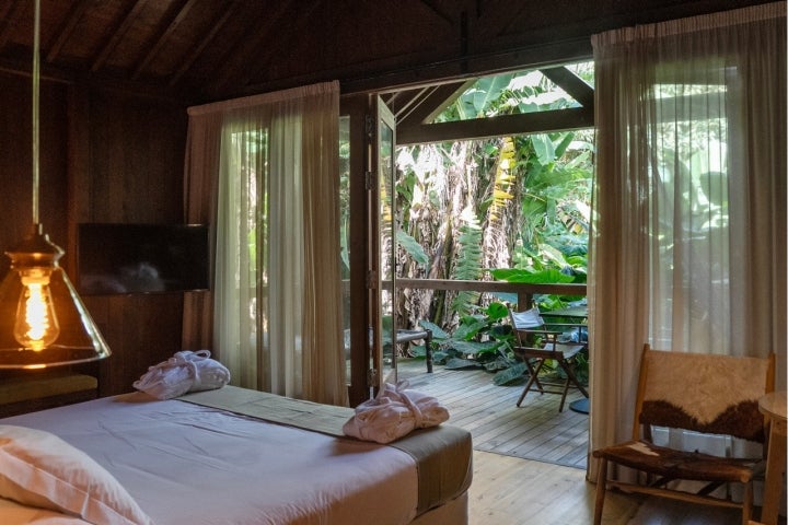 No Senhora da Rosa dorme-se no meio de um jardim tropical, tipicamente açoriano (foto Ana Brígida)