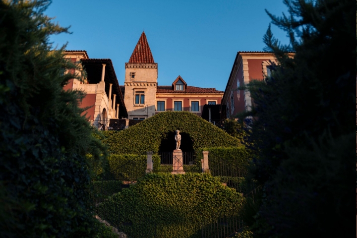 O Hotel mantém vivo o seu passado e arquitetura de quinta duriense