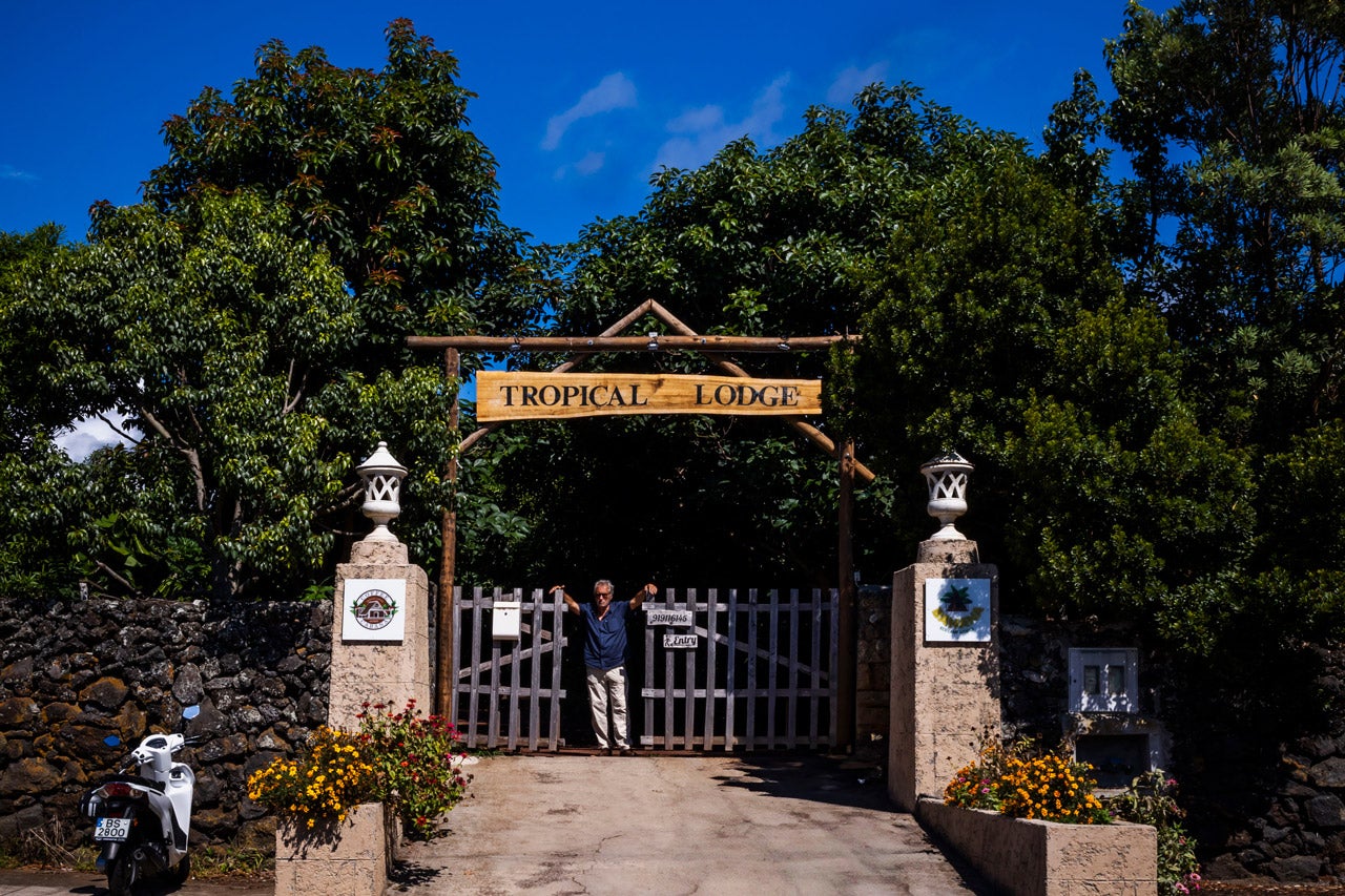 A Coffee Cabana é uma das mais conhecidas explorações de café da Terceira.