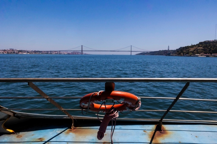 O ferry sai de Belém e faz uma paragem em Porto Brandão 