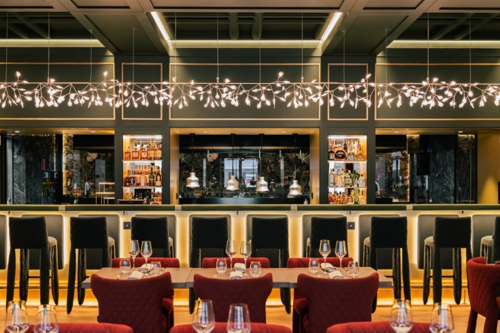 No rés-do-chão do edifício está o Aurea, um restaurante de raizes portuguesas