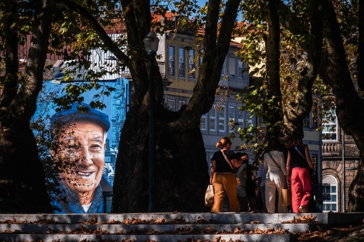 Germano Silva, acarinhado jornalista e contador de histórias do Porto, ganhou um mural em sua homenagem no final de 2024. Foi feito por Mr. Dheo e fica junto ao Jardim da Cordoaria  Germano Silva, acarinhado jornalista e contador de histórias do Porto, ganhou um mural em sua homenagem no final de 2024. Foi feito por Mr. Dheo e fica junto ao Jardim da Cordoaria