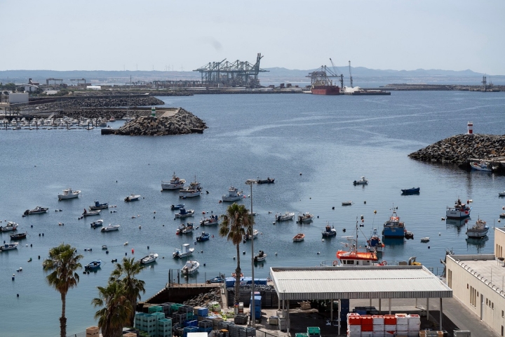 É perto do Porto de Sines que a Adega do Mar guarda as suas garrafas