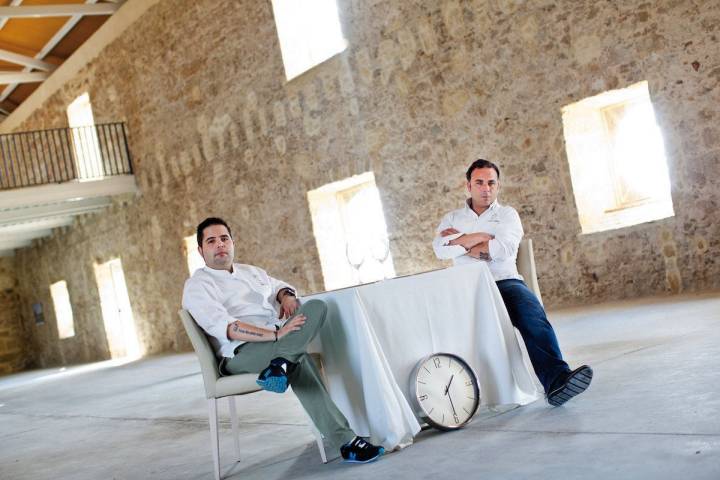 Ángel León y Juanlu Fernández en la nueva ubicación de Aponiente. Foto: Mikel Ponce, Apicius.