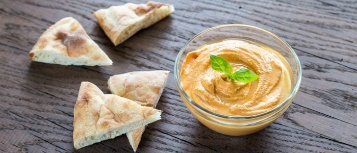 Hummus con pan de pita.