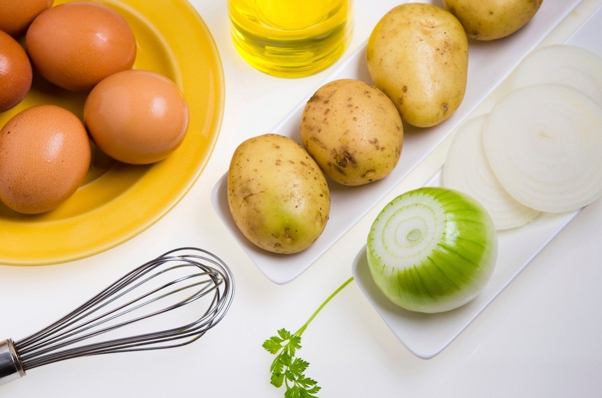 Ingredientes para tortilla de patatas.