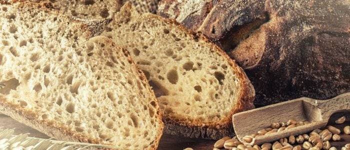 El pan de centeno tiene una miga más ácida.