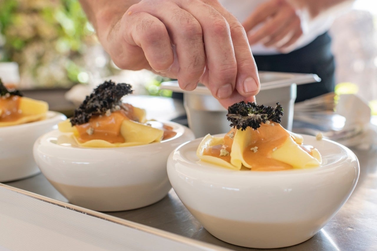 Ravioli de cherne con bechamel de gamba de La Santa y queso azul ‘conejero’