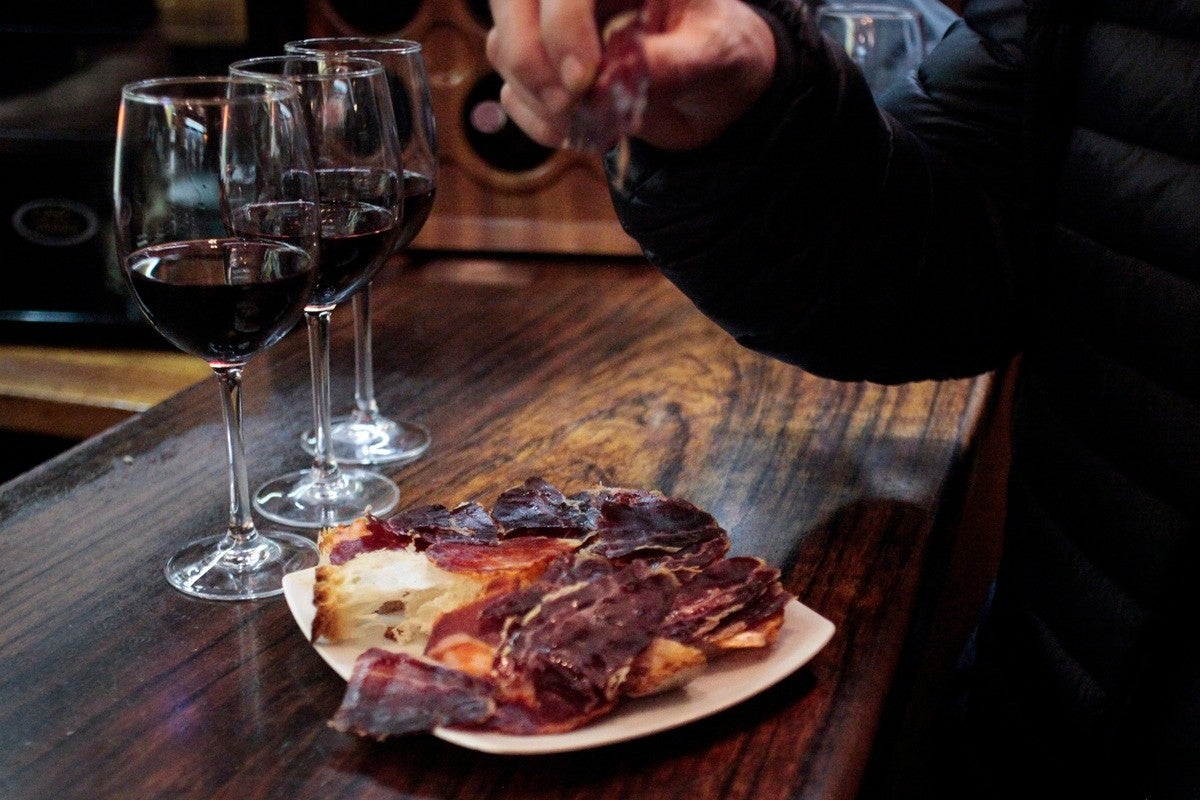 Seis barras con sabor a cecina, morcilla y conos de foie