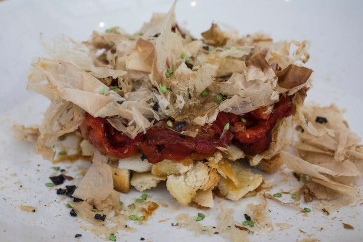 Tapa de Esgarraet de bacalao confitado del Tofolet, en Valencia.