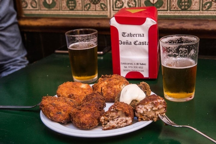 El Tubo, Zaragoza: Croquetas de 'Doña Casta'. Foto: Raquel Jiménez